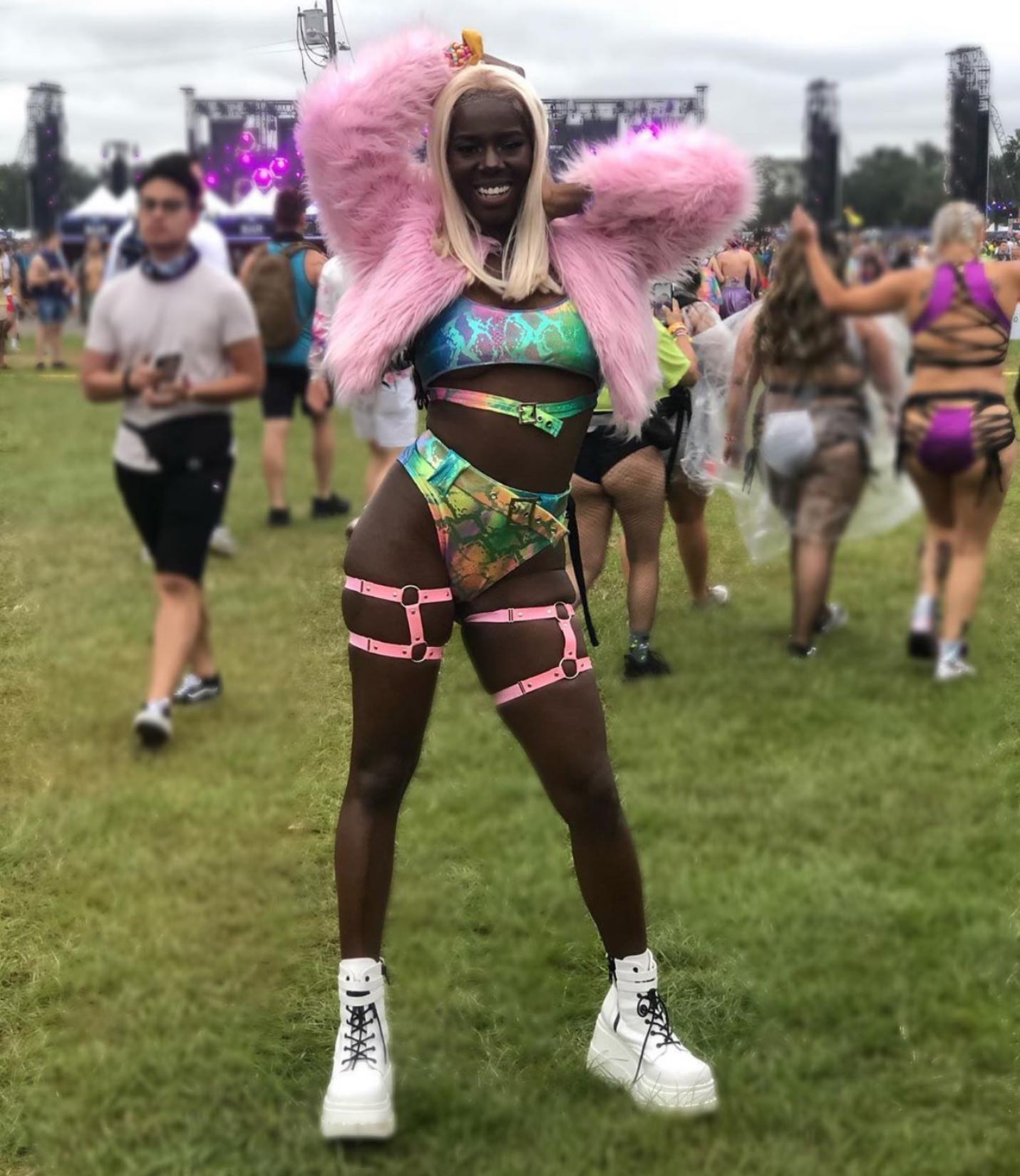 Ad by ravewonderland.com