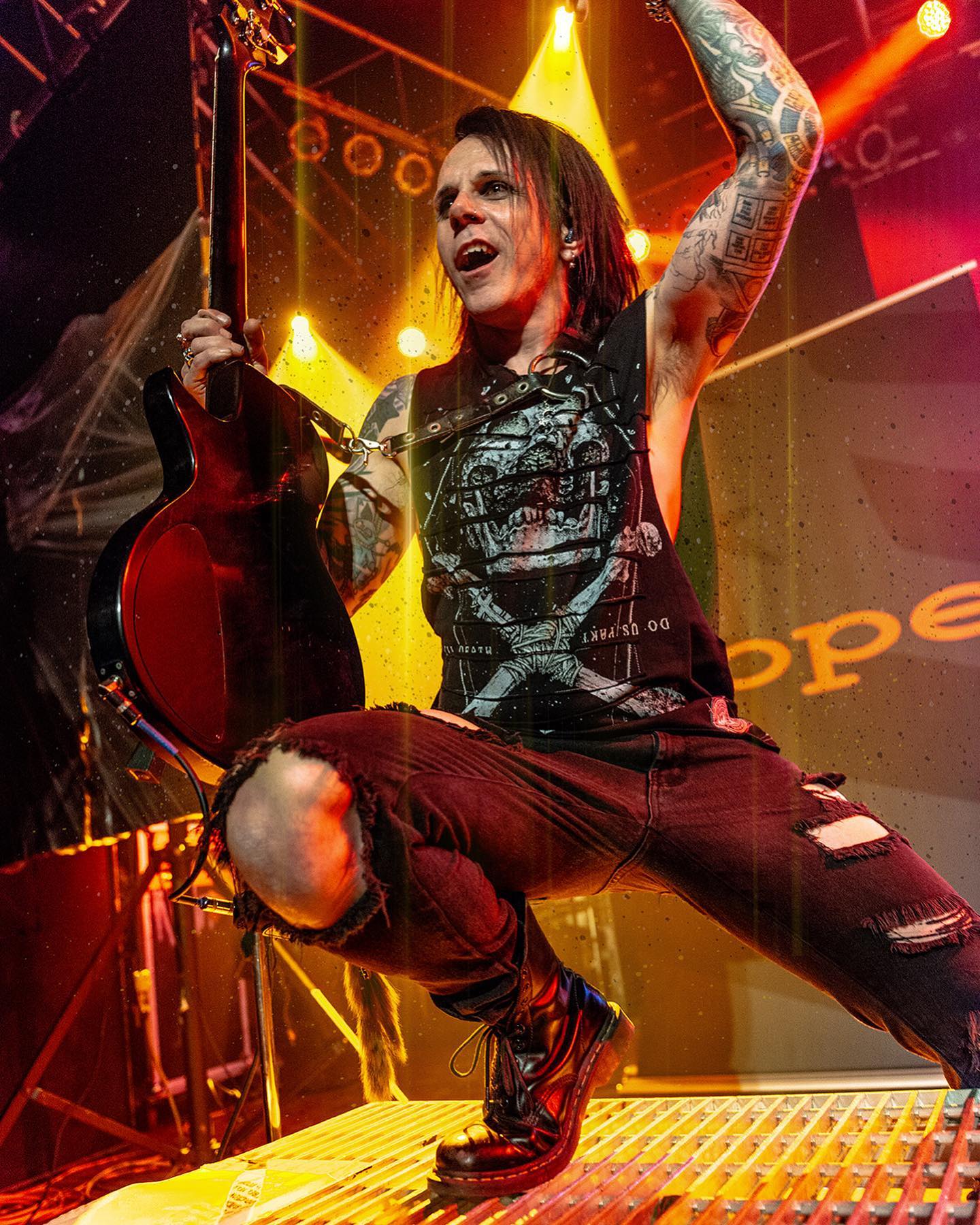 Ad by wornstar.com