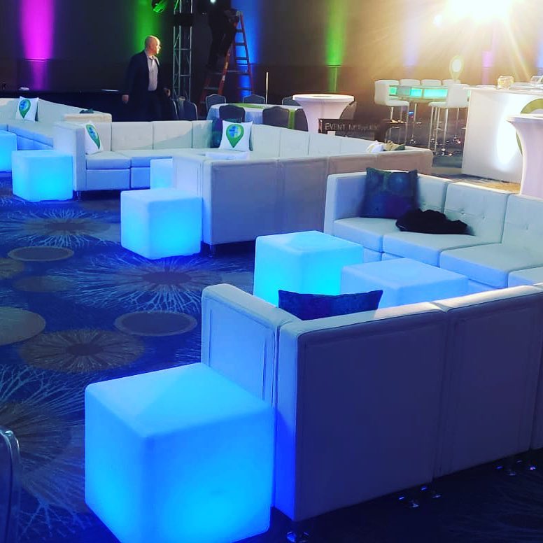 Ad by luxuryloungeatl.com