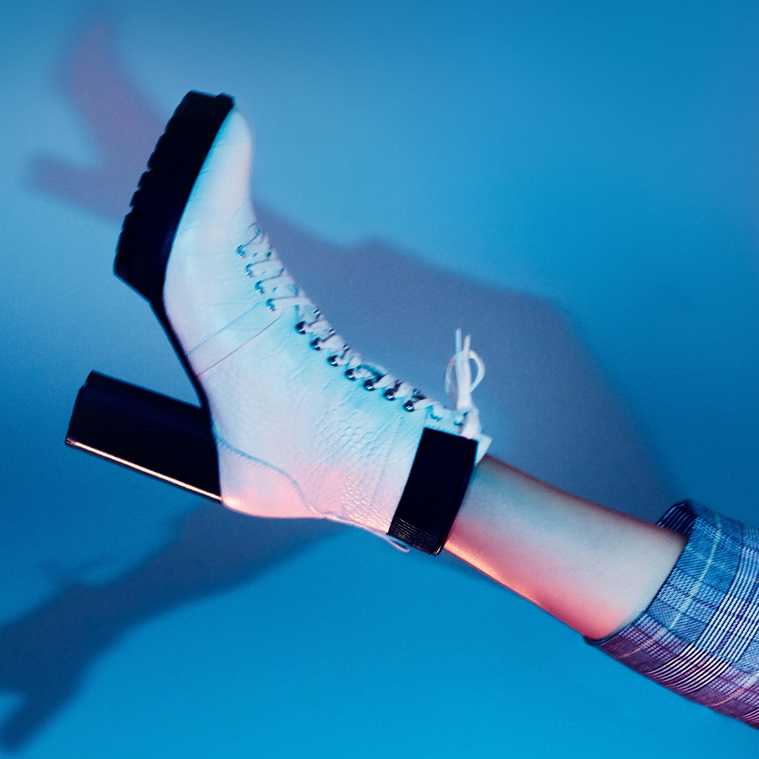 Ad by vincecamuto.ca