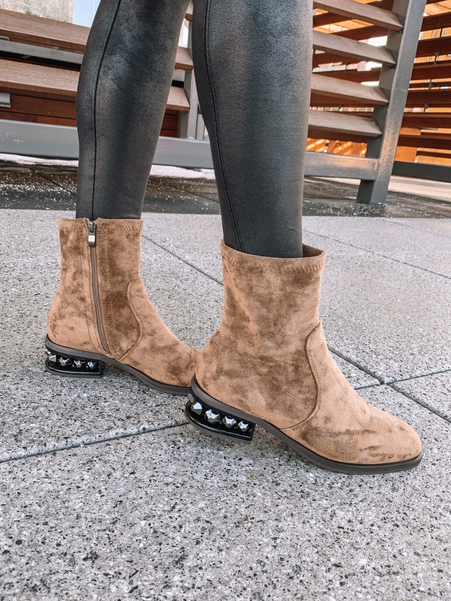 Ad by vincecamuto.ca