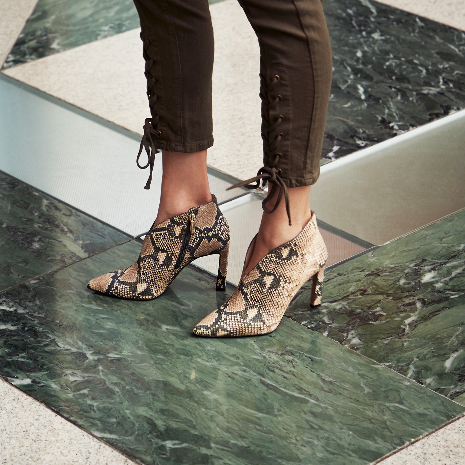 Ad by vincecamuto.ca