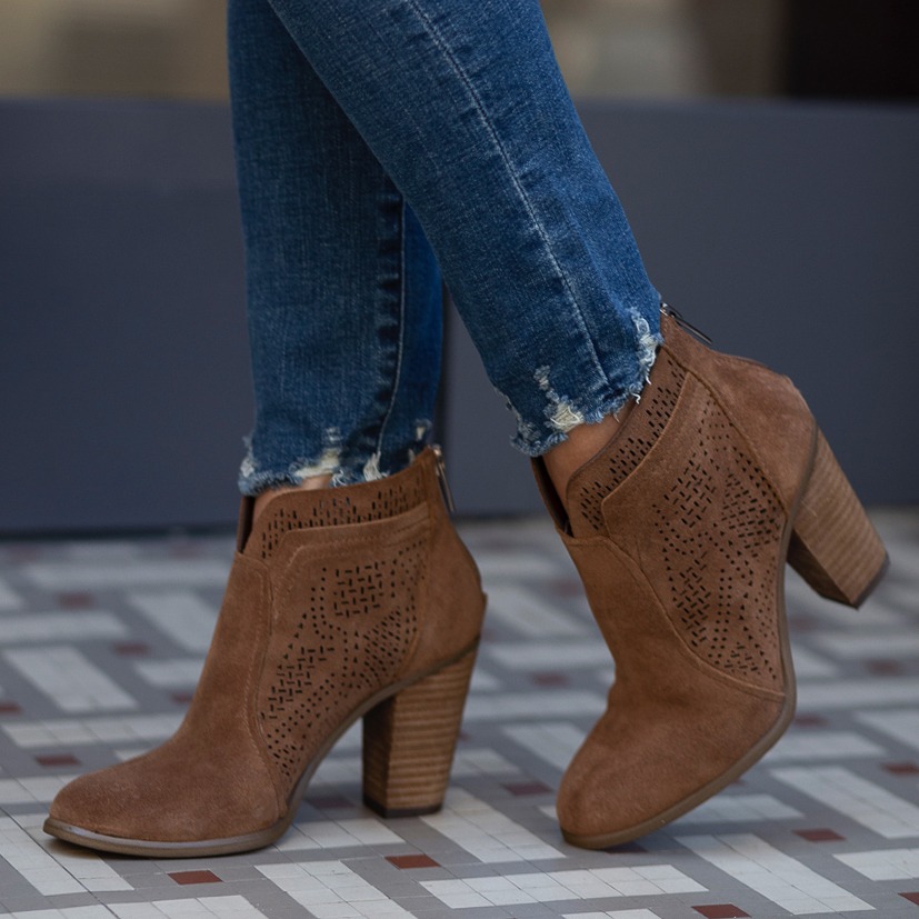 Ad by vincecamuto.ca