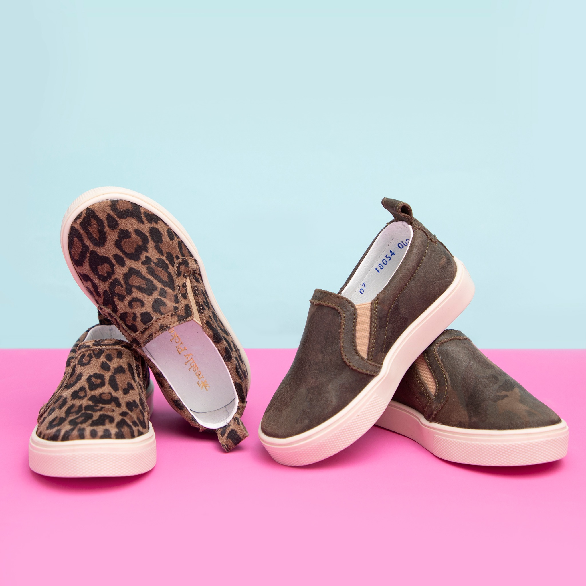 Ad by moccasin.com