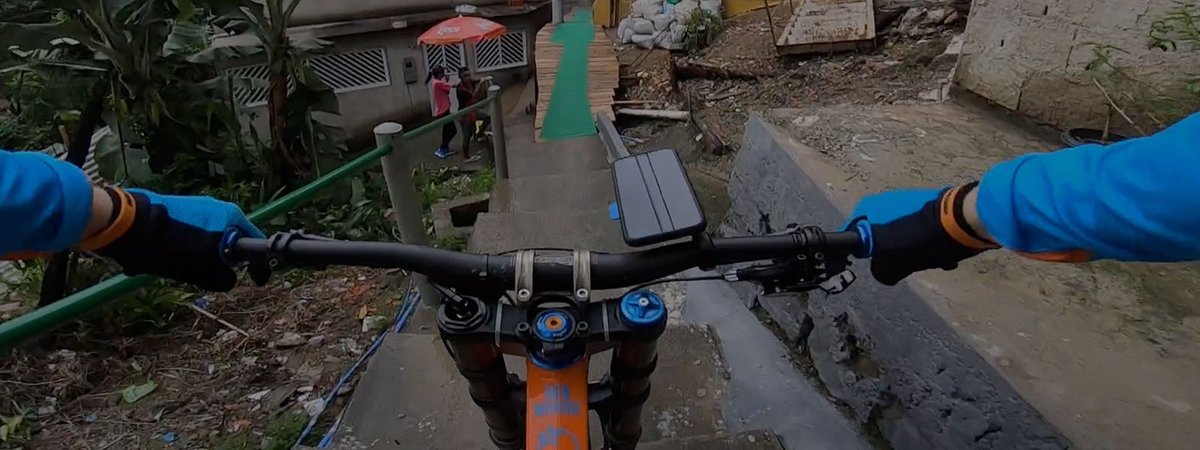 Ad by quadlockcase.ca