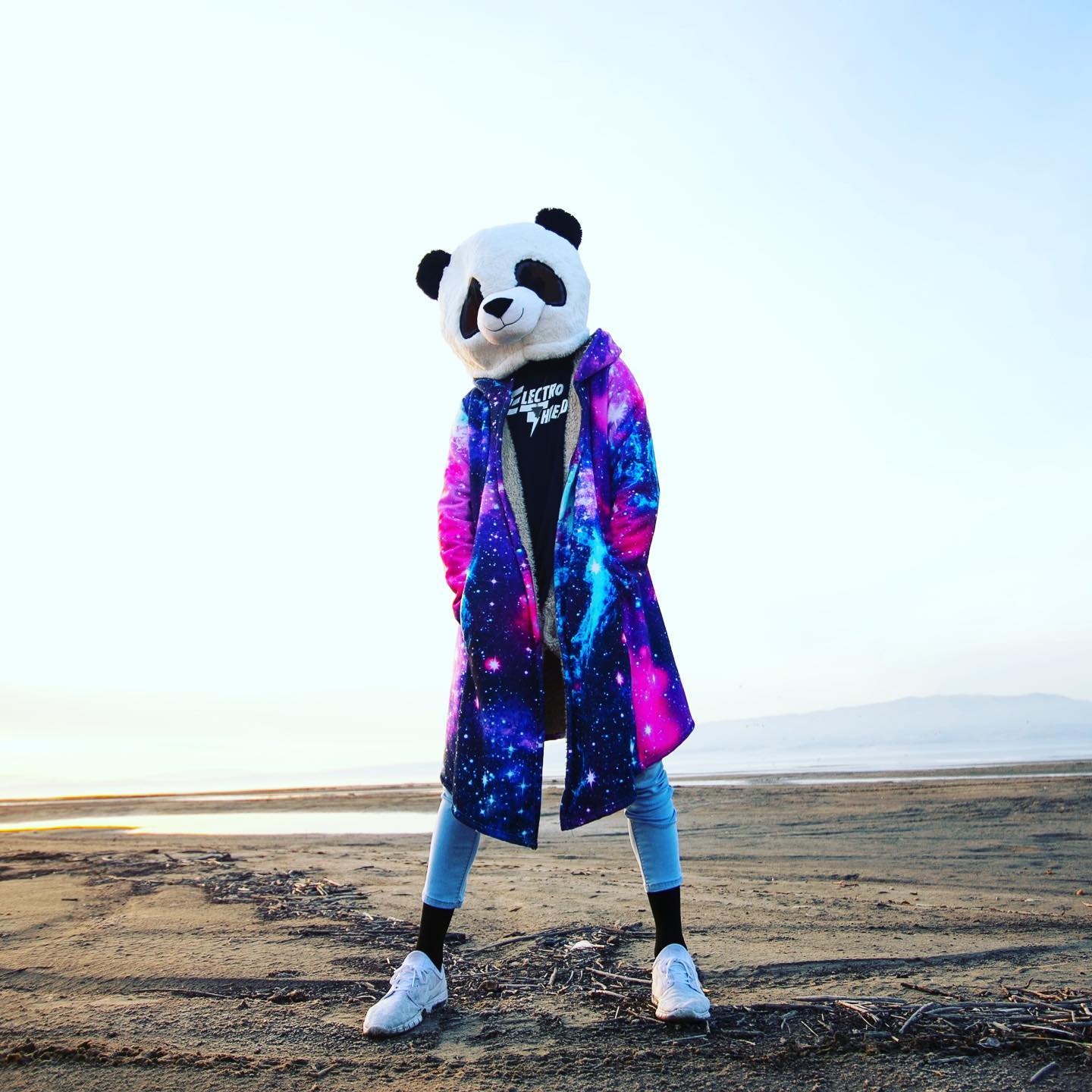 Ad by electricthreads.com