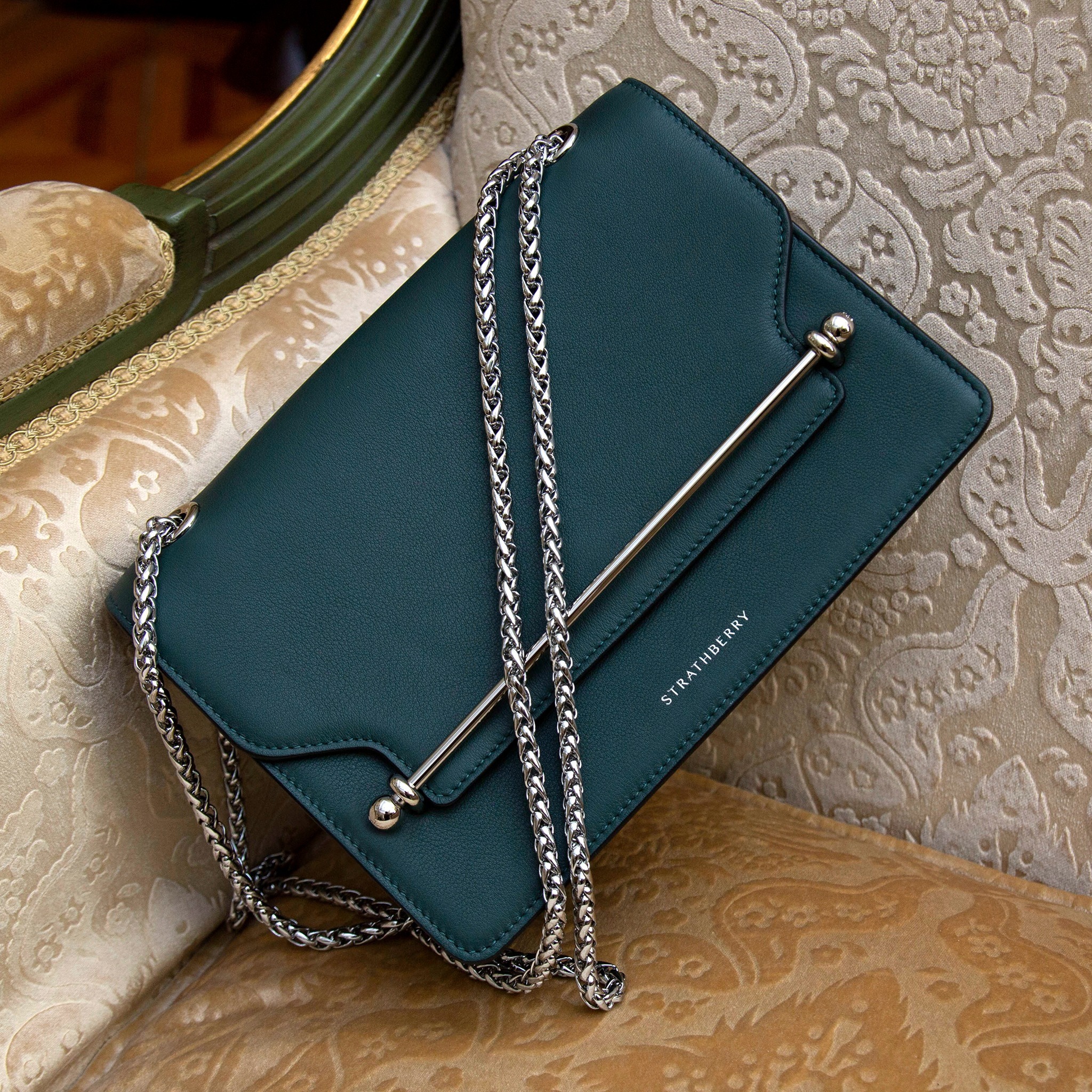 Ad by strathberry.net