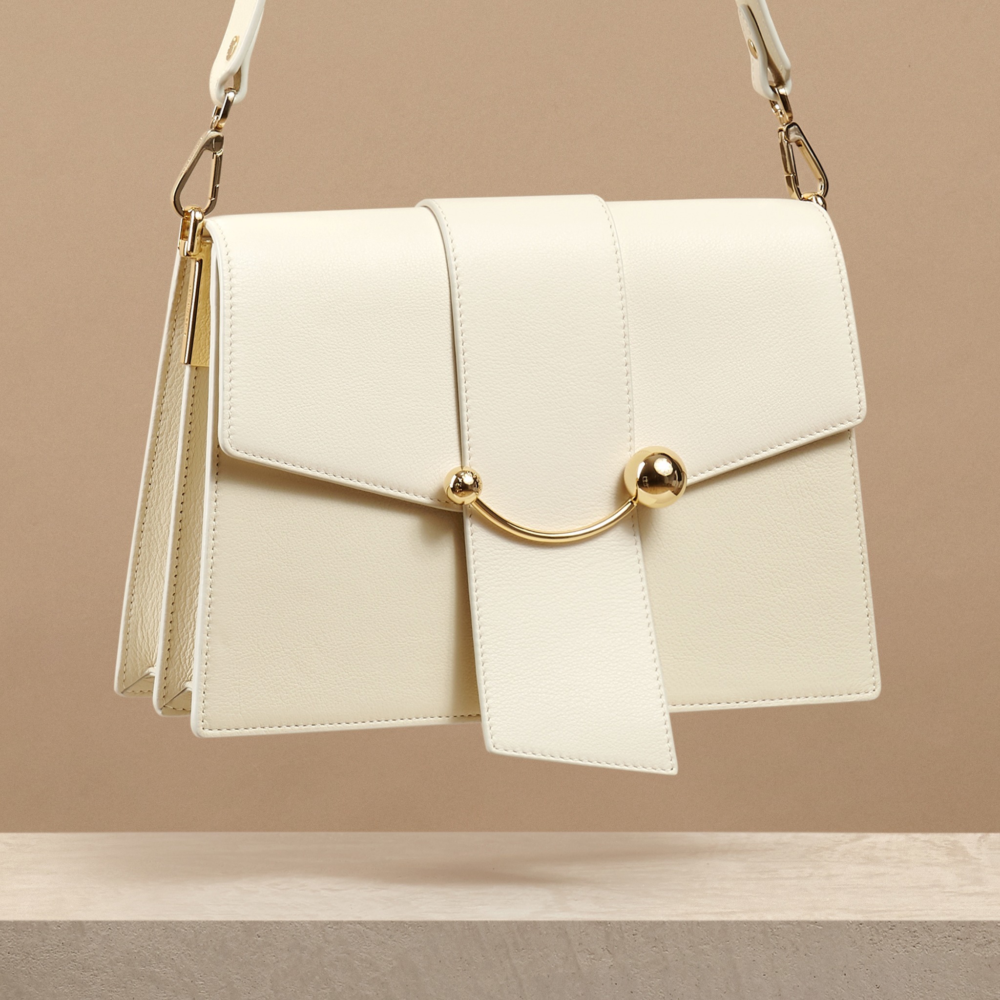 Ad by strathberry.net