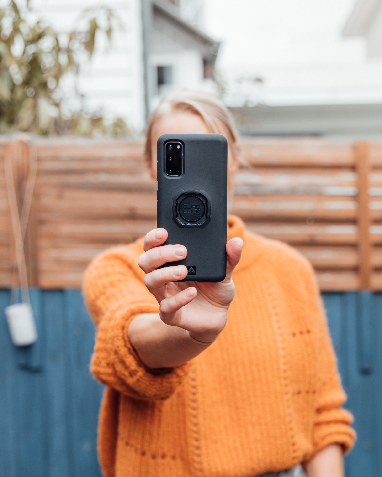 Ad by quadlockcase.jp